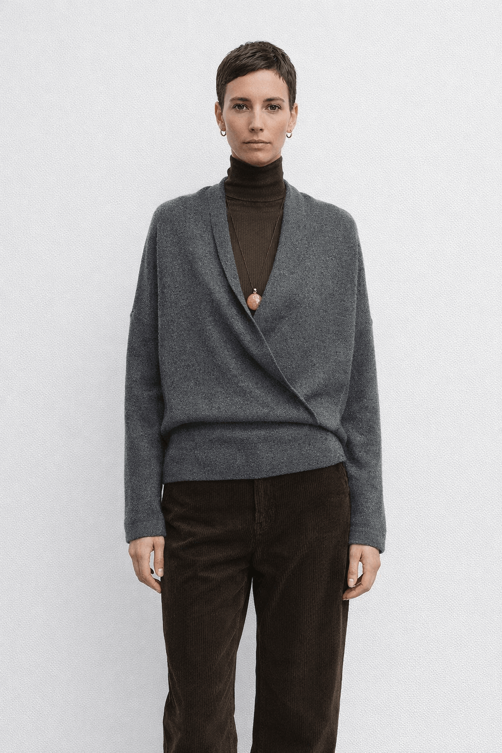 Loose-fitting knitted shirt with a turtleneck