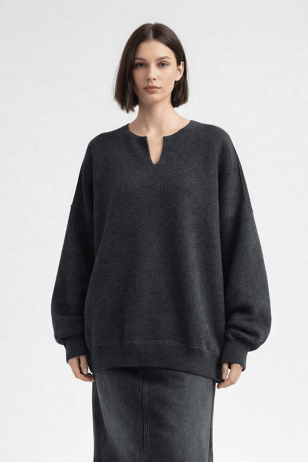 Loose-fitting knitted top with a small slit V-neck