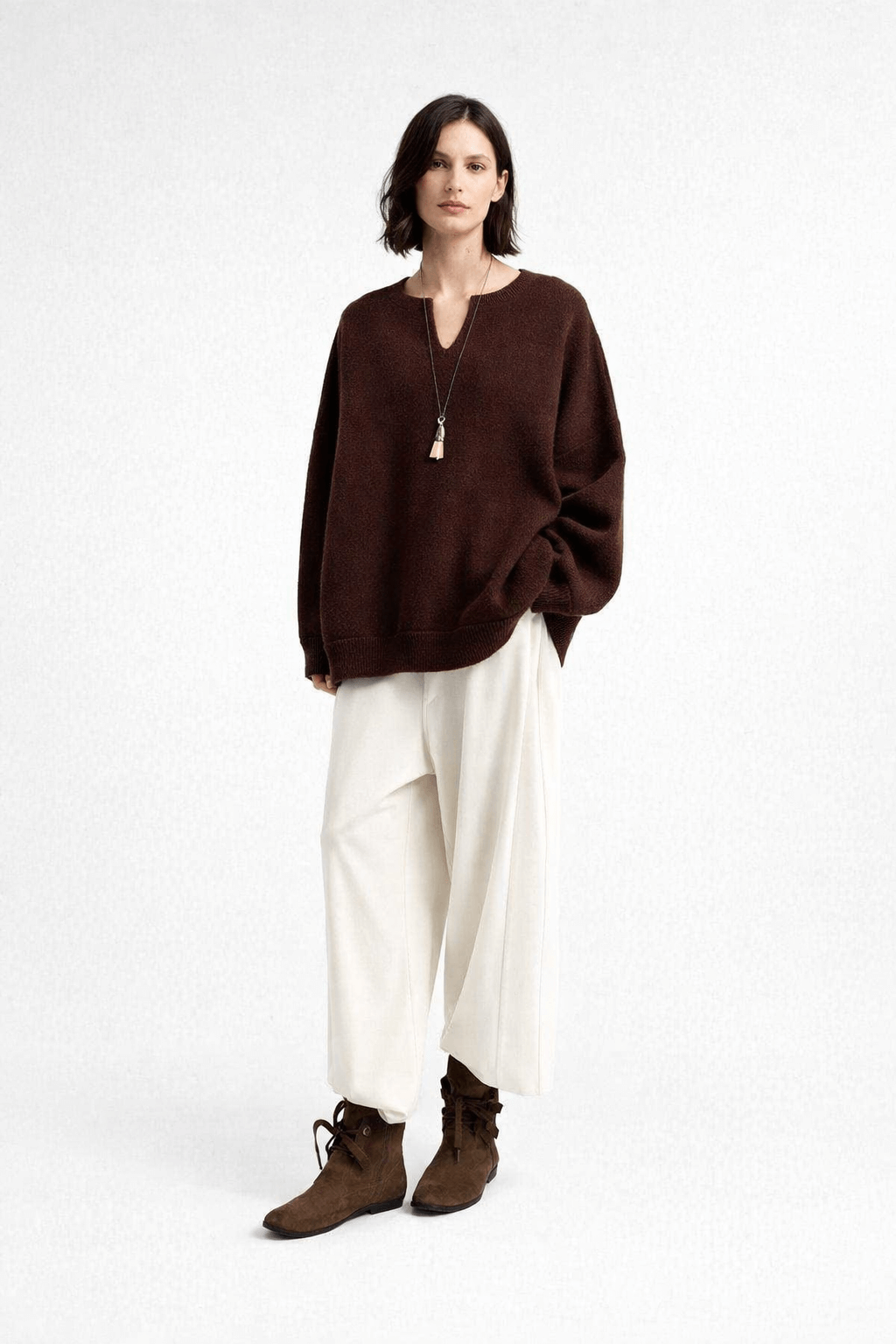 Loose-fitting knitted top with a small slit V-neck