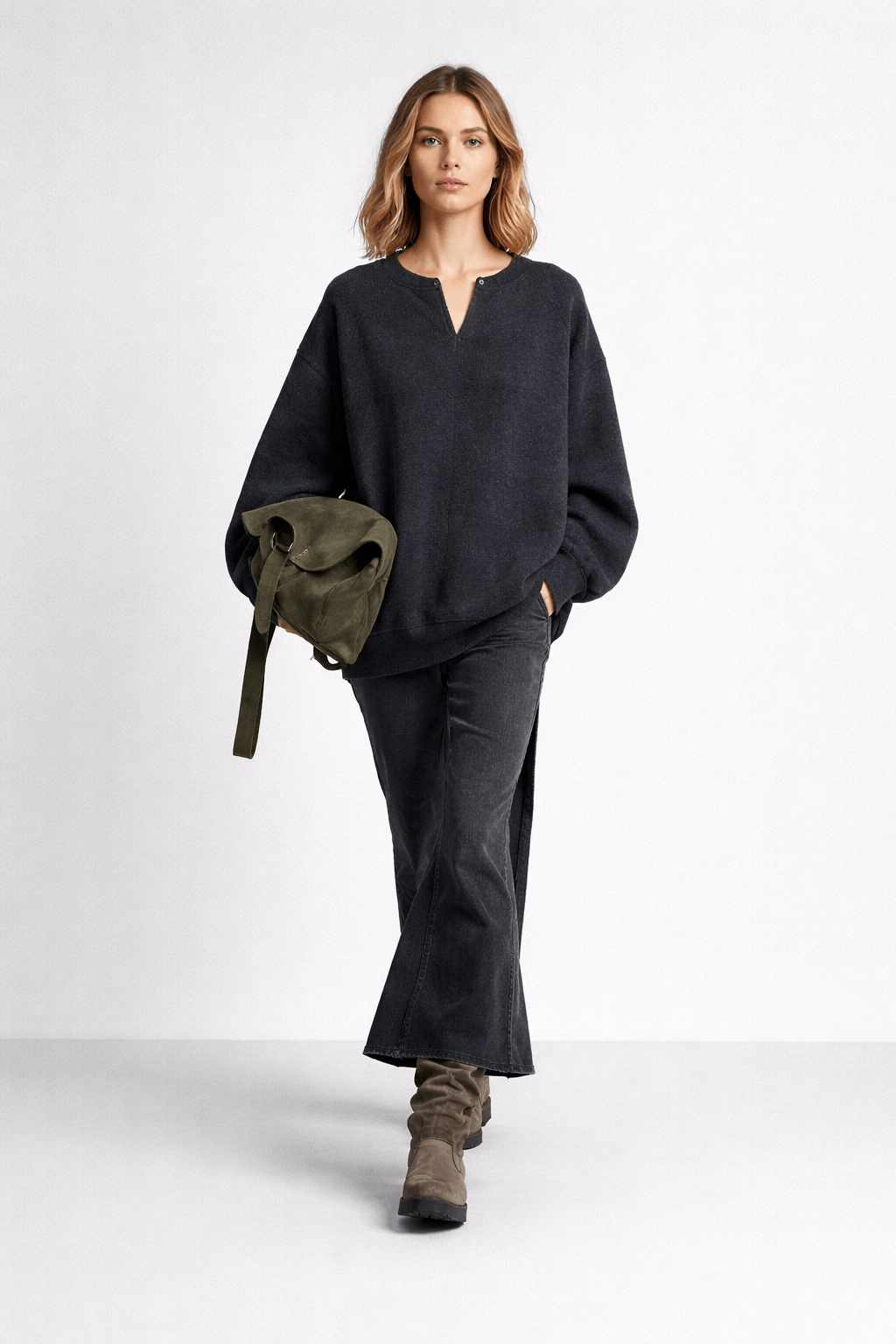 Loose-fitting knitted top with a small slit V-neck