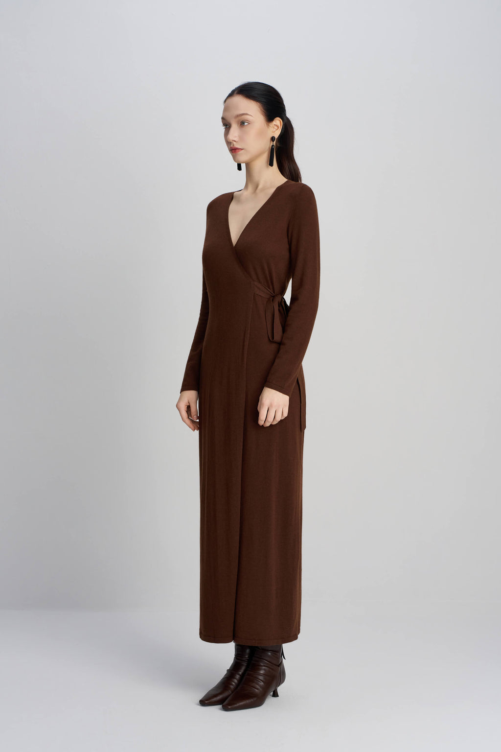 V-neck wrap waist long sleeved knitted dress