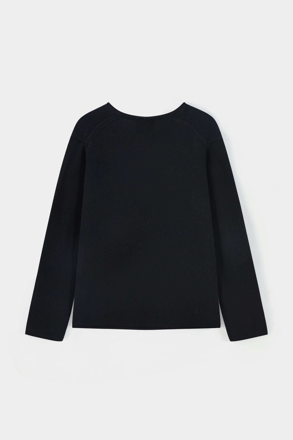 Deep V-neck long-sleeved knitted shirt