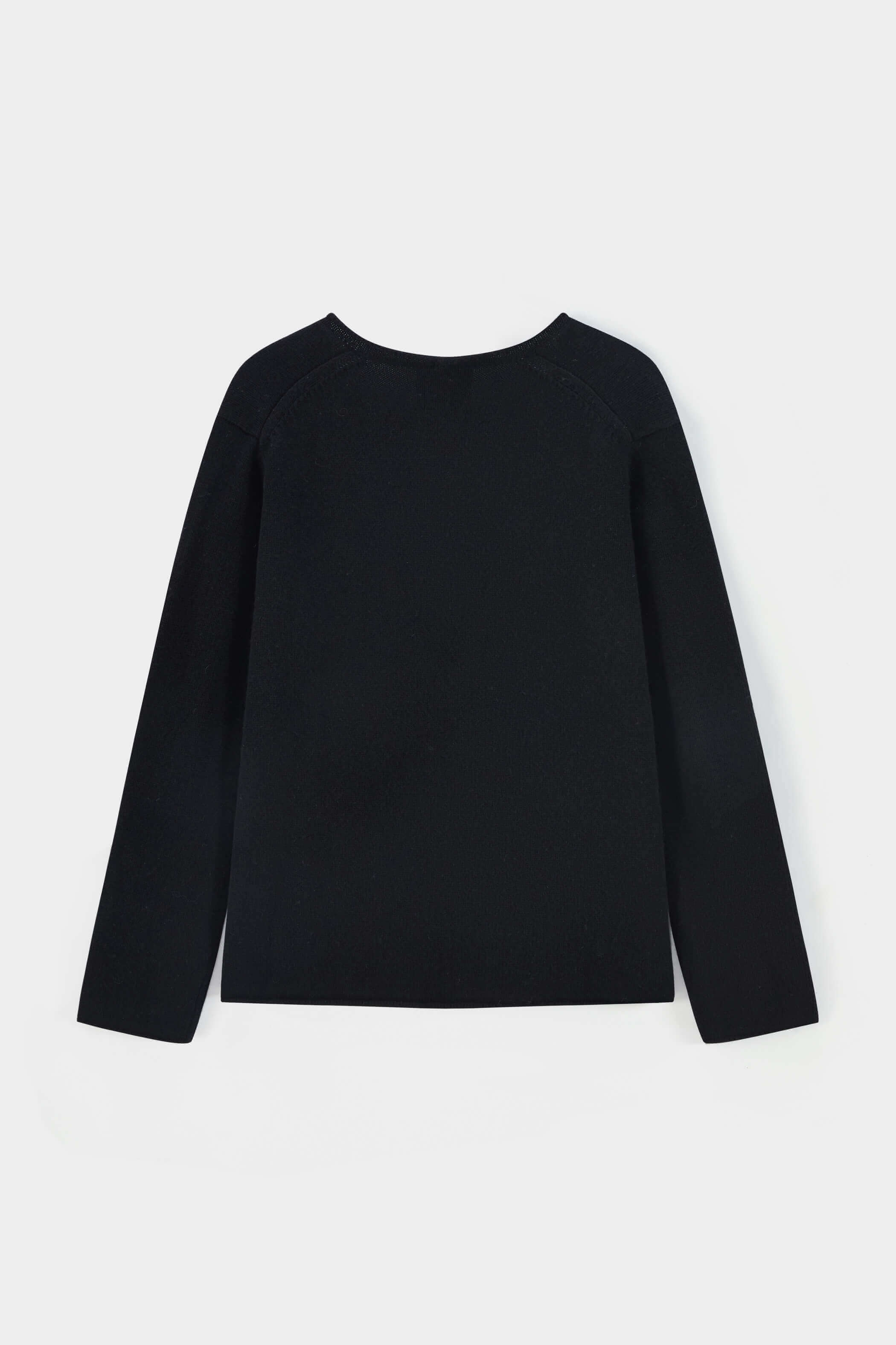 Deep V-neck long-sleeved knitted shirt