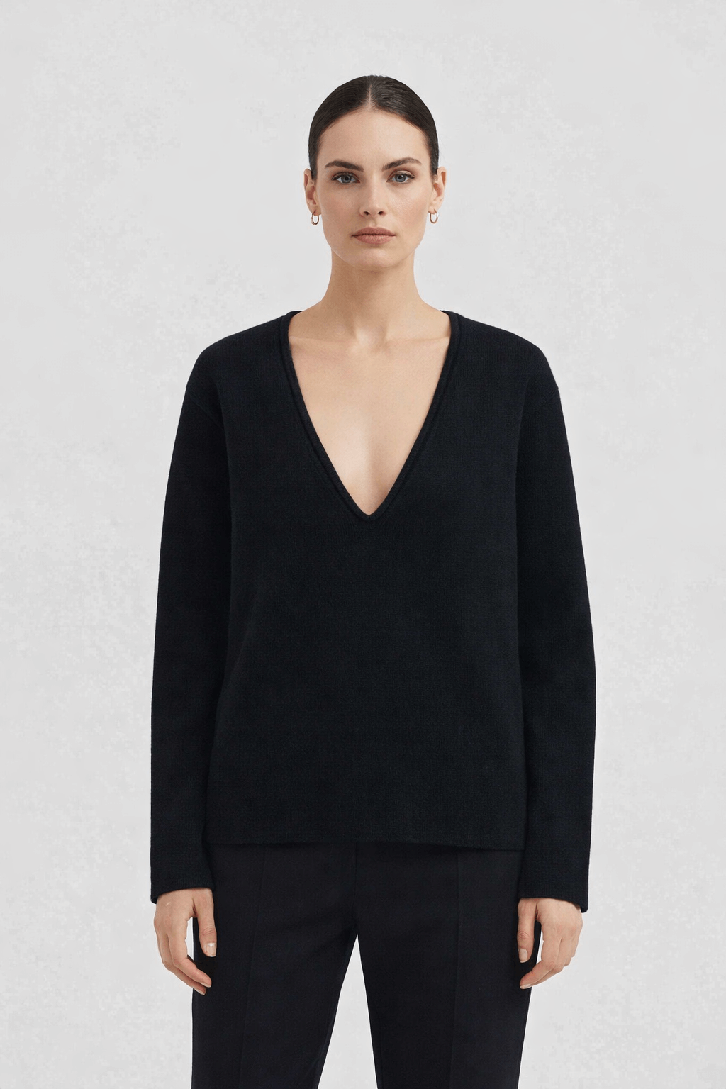 Deep V-neck long-sleeved knitted shirt