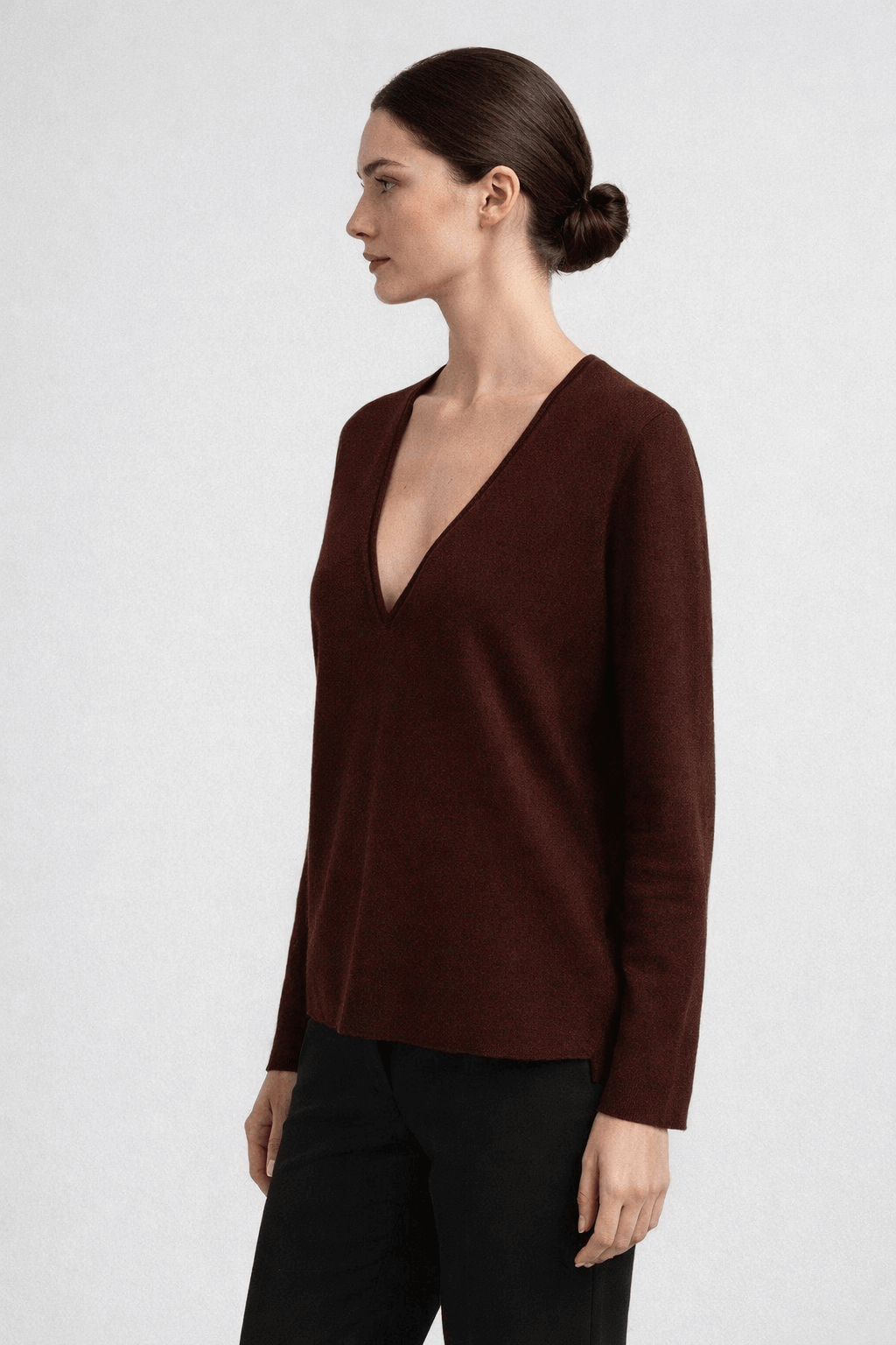 Deep V-neck long-sleeved knitted shirt